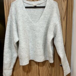 Universal Thread Light Gray V-Neck Sweater